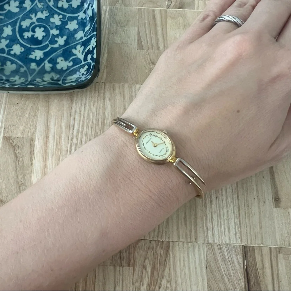 Vintage Armitron ladies oval gold tone bangle bracelet watch NEW BATTERY
